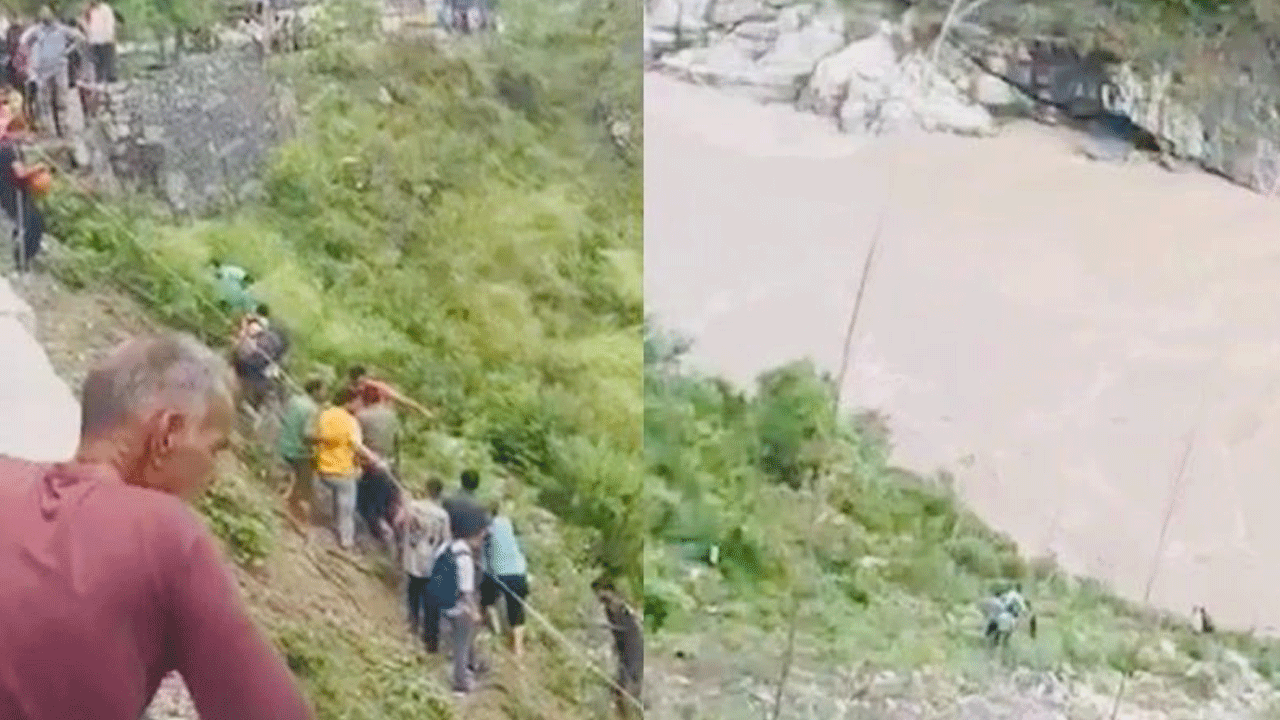 Uttarakhand: అలకనంద నదిలో పడిన బస్సు.. ఇద్దరు మృతి, 10 మంది యాత్రికులు మిస్సింగ్