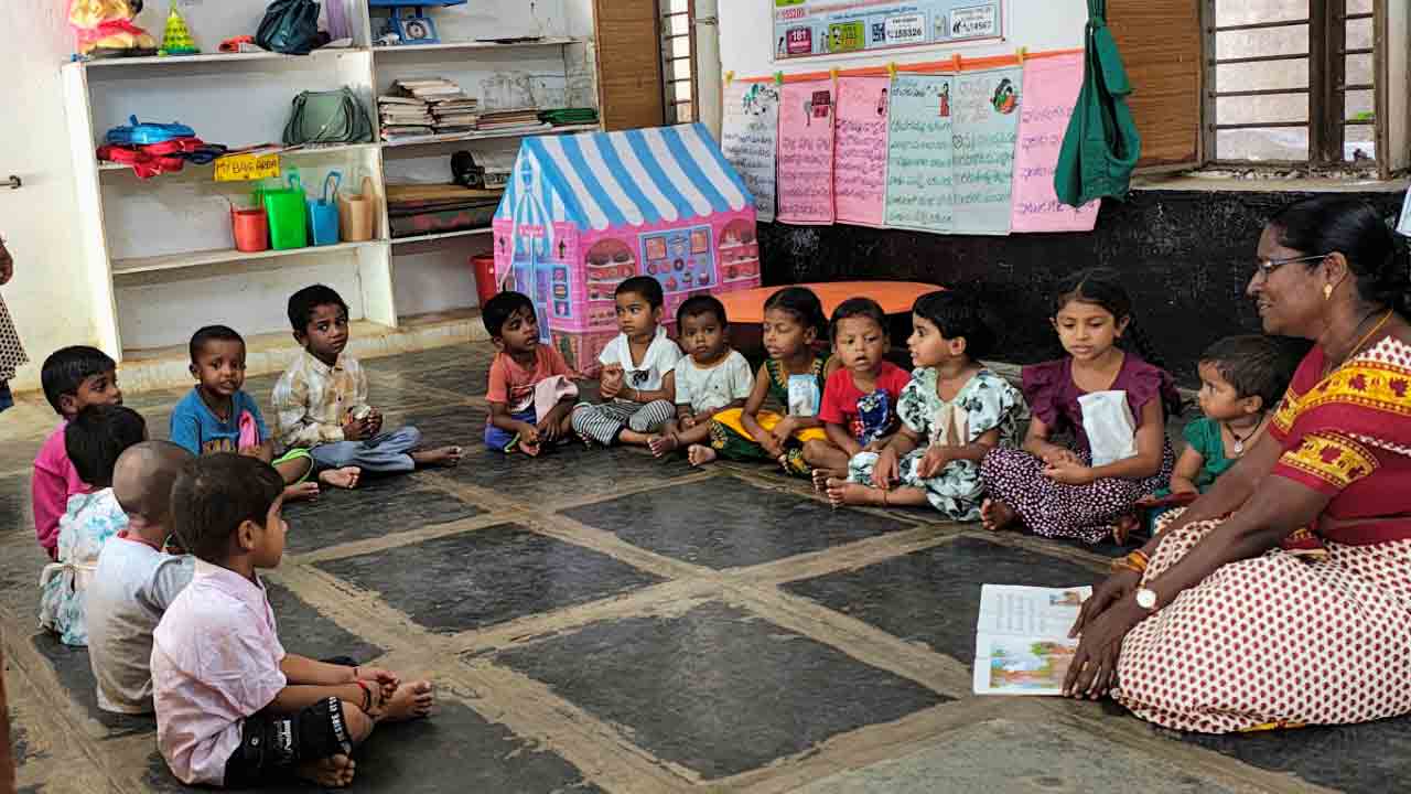 Anganwadi Center | అంగన్‌వాడీ కేంద్రాలపై అధికారుల పర్యవేక్షణ కరువు.. పిల్లలను బడికి పంపేందుకు నిరాకరిస్తున్న తల్లిదండ్రులు