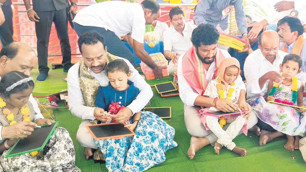 బడీడు పిల్లలను పాఠశాలలో చేర్పించాలి