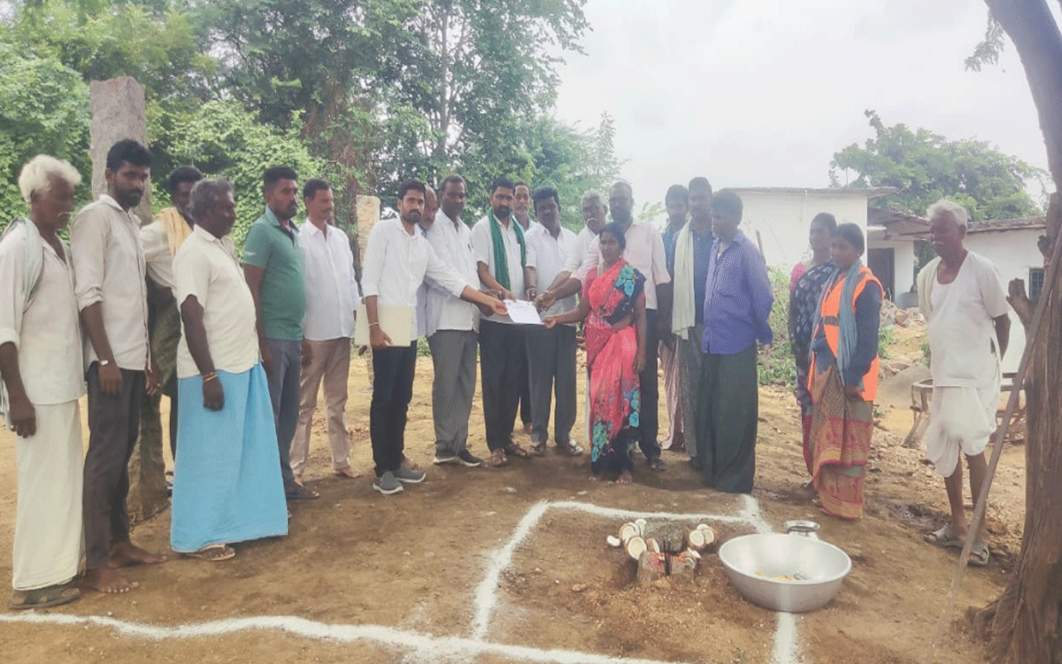 Nidamanoor : ఇందిర‌మ్మ‌ ఇండ్ల నిర్మాణంలో మార్గదర్శకాలు పాటించాలి : అంక‌తి సత్యం