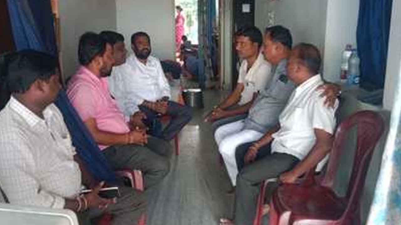 BRS leaders | షబ్బీర్ ఆలీ కుటుంబాన్ని పరామర్శించిన బీఆర్ఎస్ నాయకులు