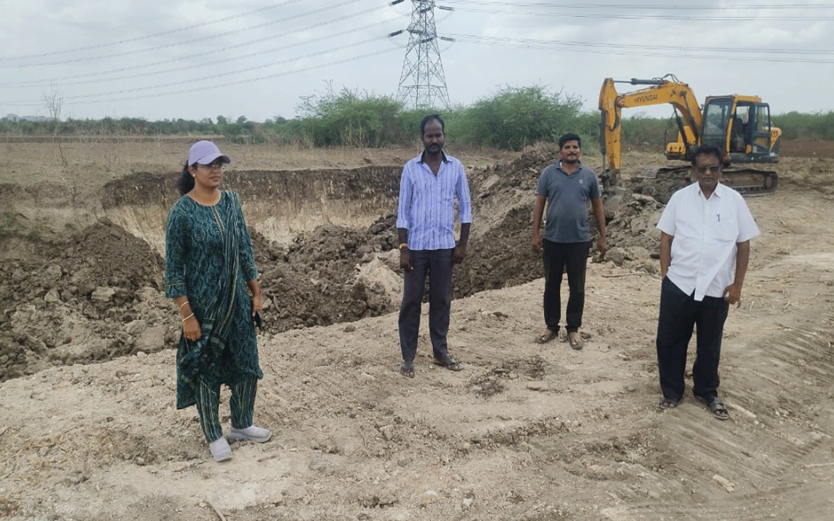 Nalgonda Rural : అన్నెపర్తిలో ఆగని మట్టి మాఫియా