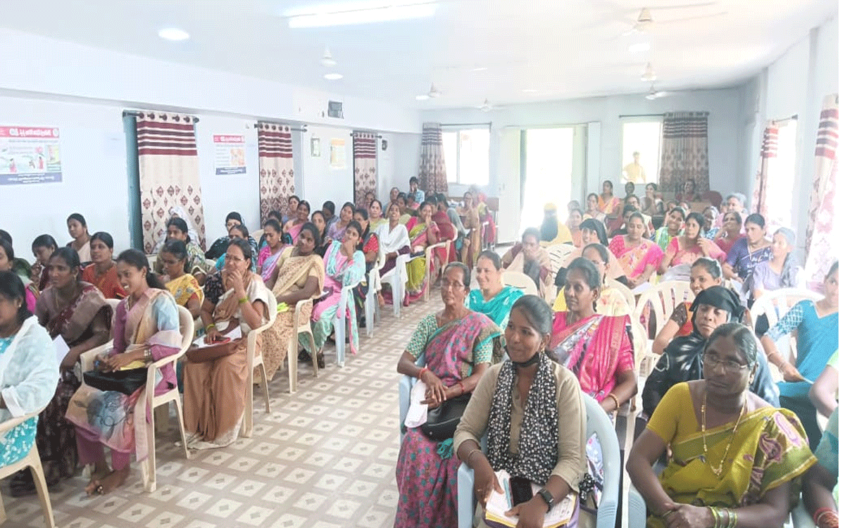 Kothagudem Urban : ప‌రిశ్ర‌మ‌ల నిర్వ‌హ‌ణ‌పై మహిళా సమాఖ్య సభ్యులకు అవగాహన