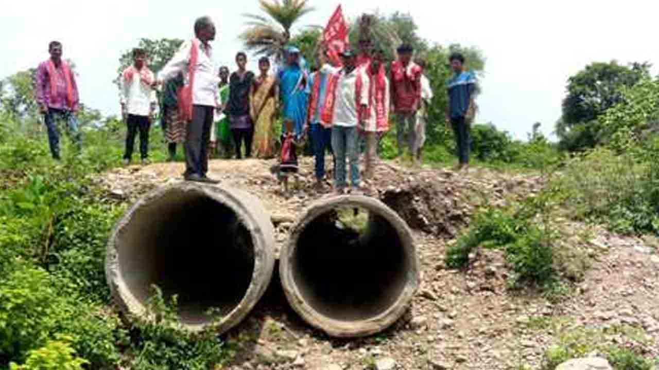 Nasapur Bridge | ఆదివాసీల సమస్యలు పట్టవా.. వెంటనే నర్సాపూర్ వద్ద బ్రిడ్జిని నిర్మించాలి