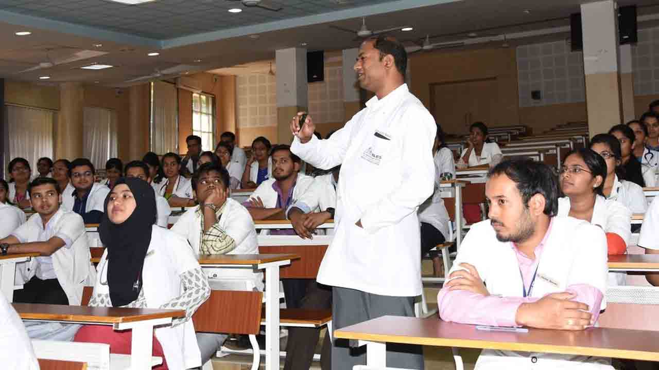 Medical Colleges | మెడికల్‌ కాలేజీల్లో 612 అసిస్టెంట్ ప్రొఫెసర్ పోస్టుల భర్తీకి ఆమోదం.. ఎన్ఎంసీ నోటీసులతో సర్కారులో కదలిక