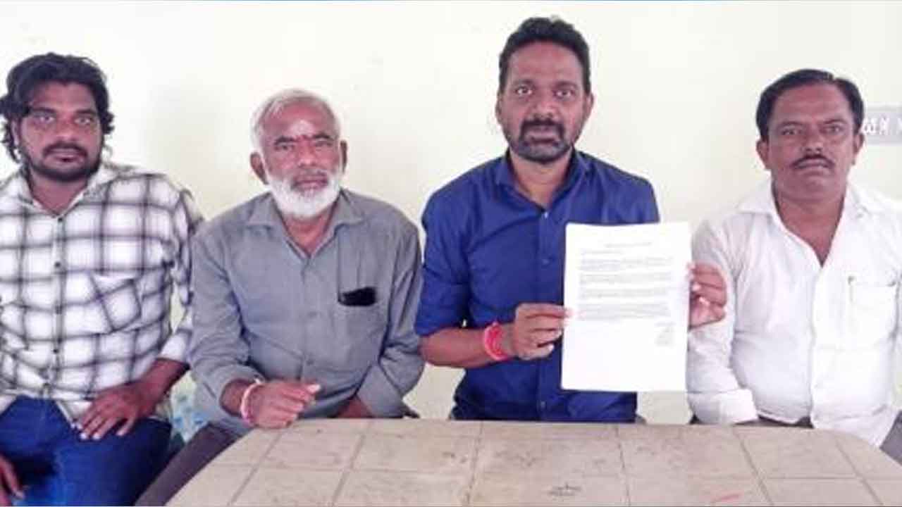 Auto workers | ఆటో కార్మికులను ప్రభుత్వం ఆదుకోవాలి : డాక్టర్ తిరునహరి శేషు