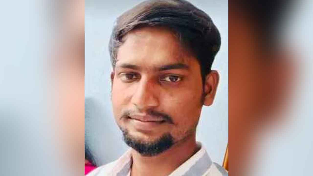 Auto driver | రైలు కిందపడి ఆటో డ్రైవర్ ఆత్మహత్య