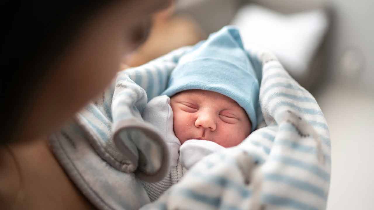 Pregnant Woman | రైలు బోగీలో గ‌ర్భిణి ప్ర‌స‌వం.. త‌ల్లీబిడ్డ క్షేమం