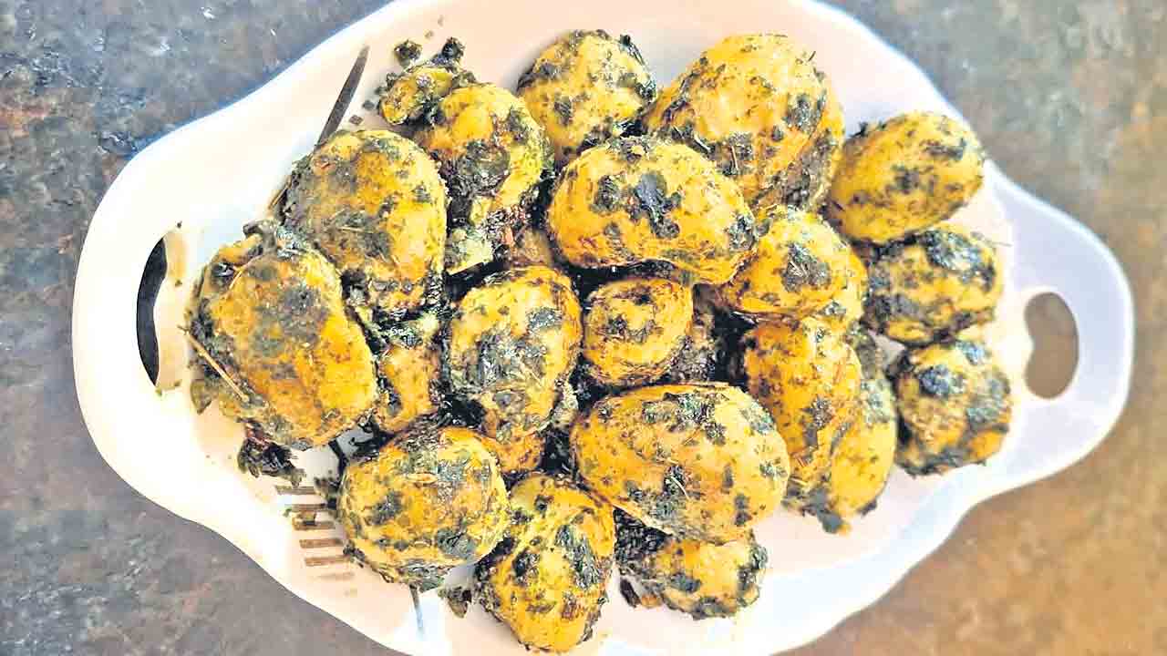 బేబీ పొటాటో మునగాకు కూర