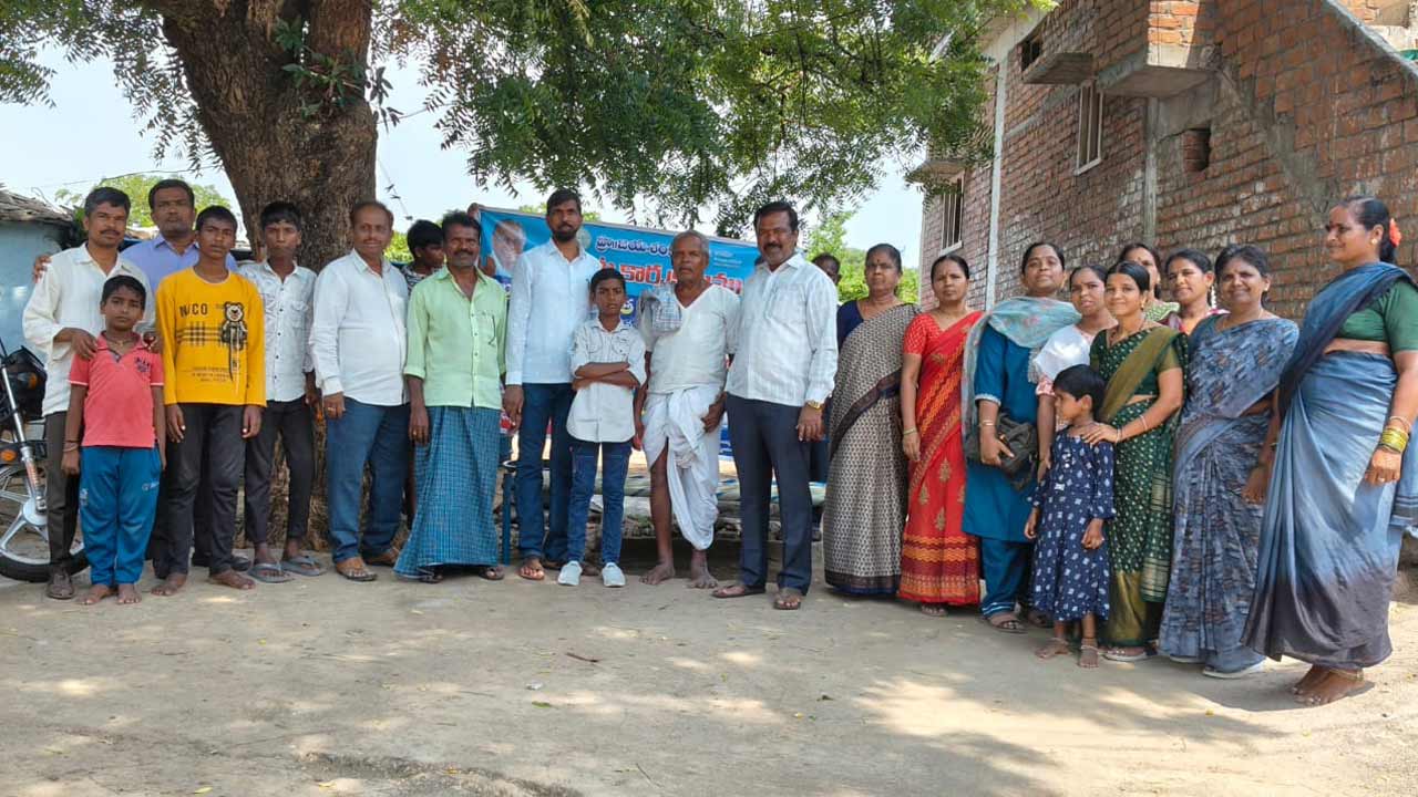 బడీడు పిల్లలను ప్రభుత్వ పాఠశాలలకు పంపించాలి: పరిగి ఎంఈవో