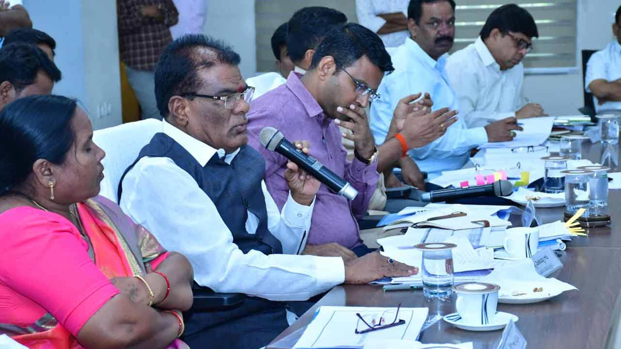 Jogulamba Gadwal | దళితులపై దాడులను సహించేది లేదు : ఎస్సీ, ఎస్టీ కమిషన్ చైర్మన్