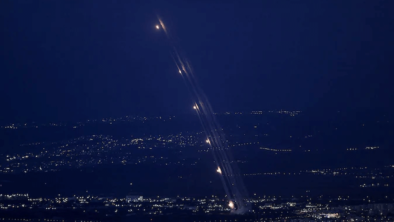 Iran – Israel | ఇజ్రాయెల్‌పై బాలిస్టిక్‌ క్షిపణులతో విరుచుకుపడ్డ ఇరాన్‌.. టెల్‌ అవివ్‌ అంతటా సైరన్ల మోత