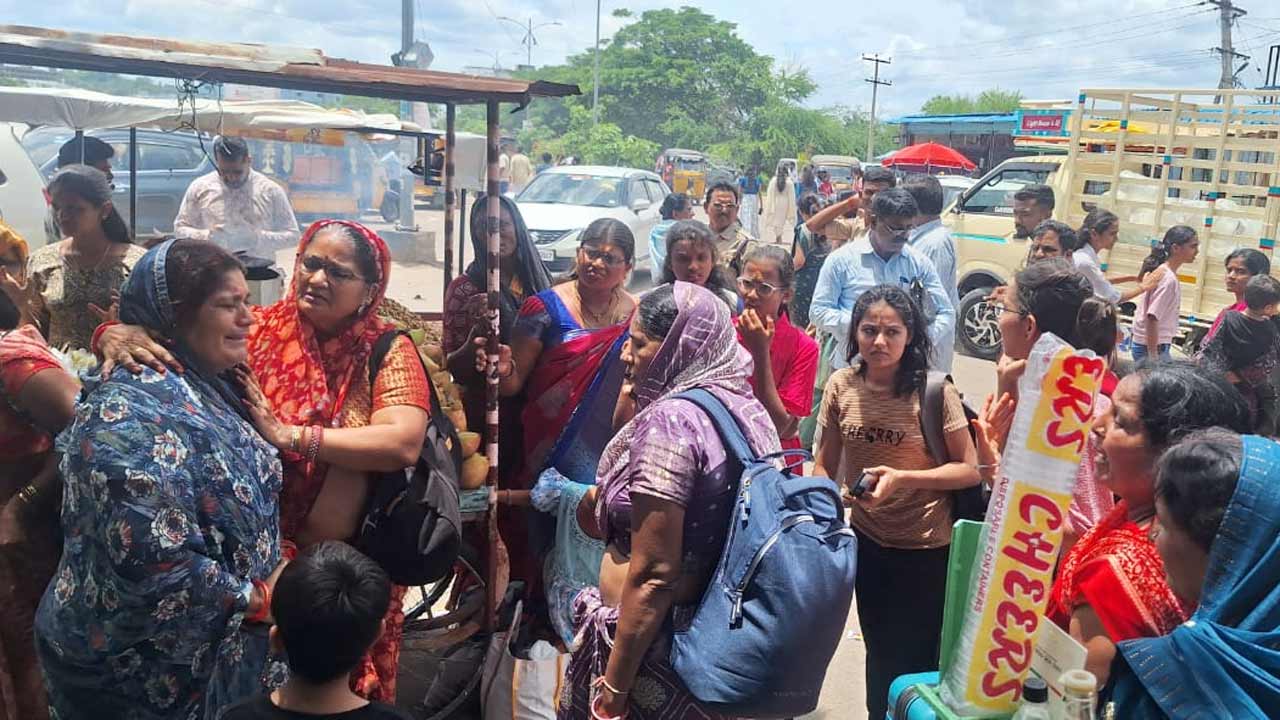 బాసరలో విషాదం.. గోదావరి స్నానానికి వెళ్లి ఒకే కుటుంబానికి చెందిన ఐదుగురు మృతి