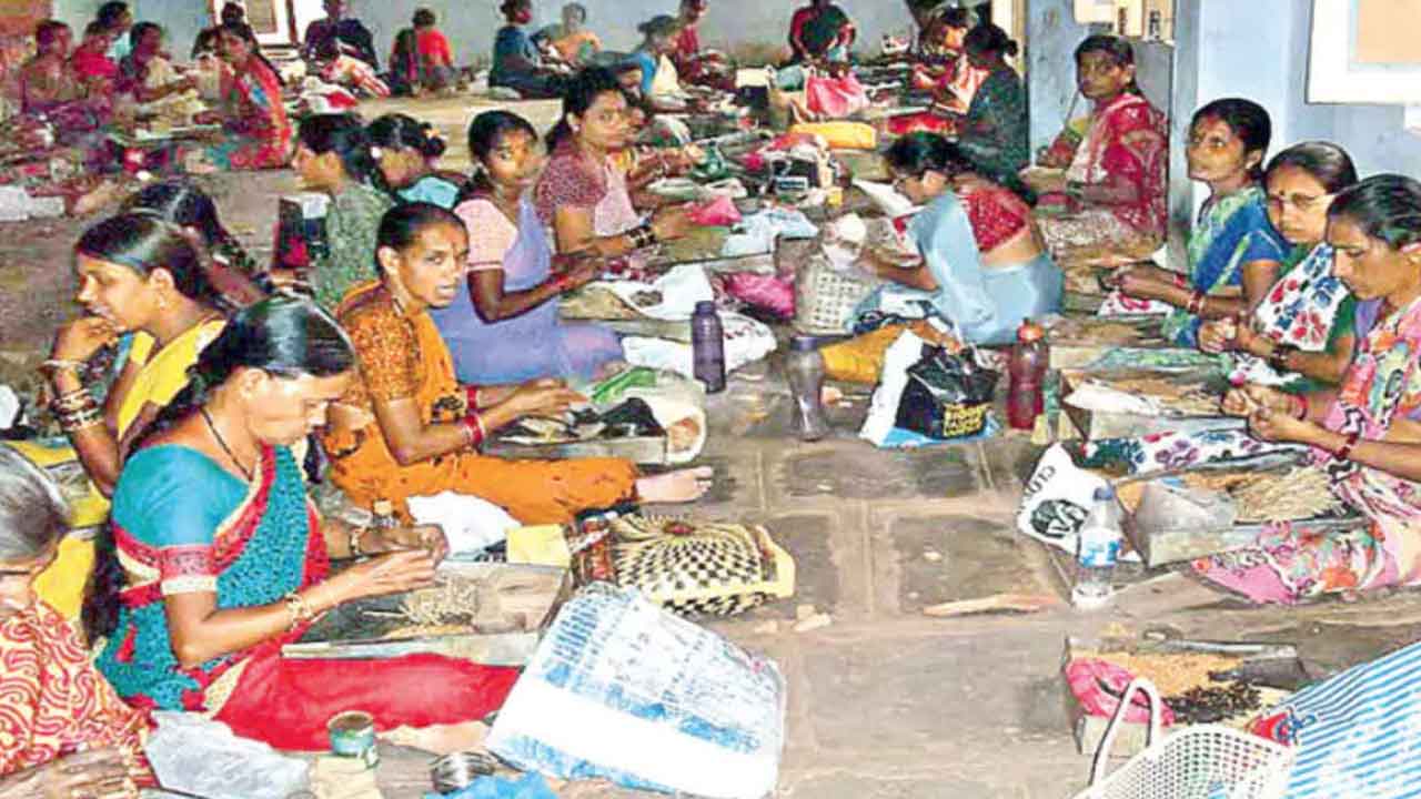 బీడీ కార్మికుల పిల్లల చదువులకు ప్రోత్సాహం