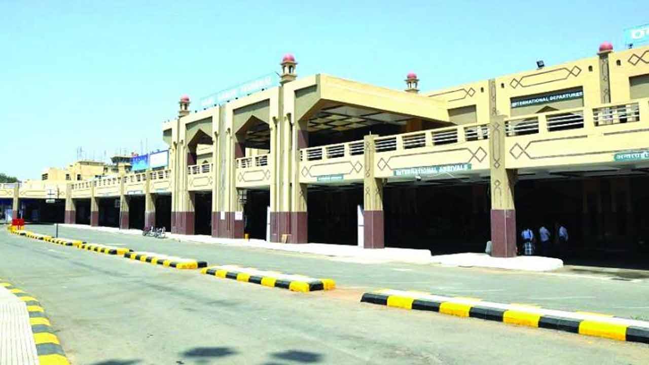 Begumpet Airport | బేగంపేట ఎయిర్‌పోర్టుకు బాంబు బెదిరింపులు