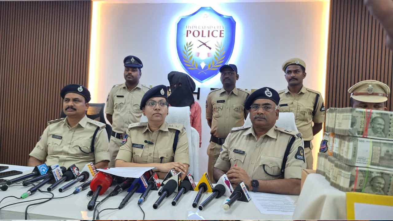 Begumpet Police | 6 గంట‌ల్లోనే.. రూ. 48 ల‌క్ష‌ల చోరీ కేసు ఛేదించిన బేగంపేట పోలీసులు