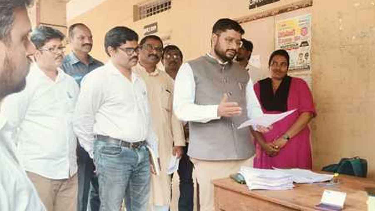 Collector Rizwan Basha | భూభారతితోనే భూ సమస్యలు పరిష్కారం : కలెక్టర్ రిజ్వాన్ బాషా షేక్