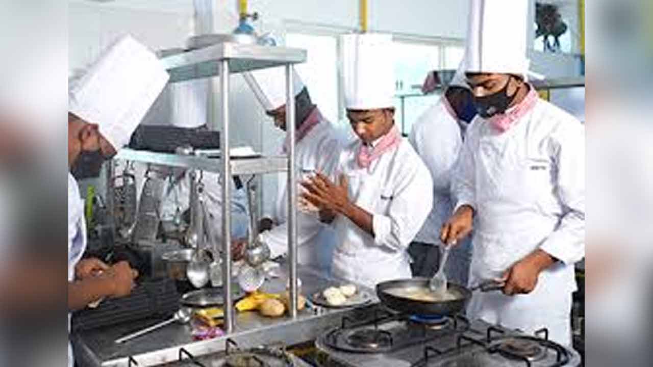 Osmania University | హోటల్ మేనేజ్‌మెంట్ కోర్సుల వన్ టైం చాన్స్ పరీక్షా ఫీజు స్వీకరణ