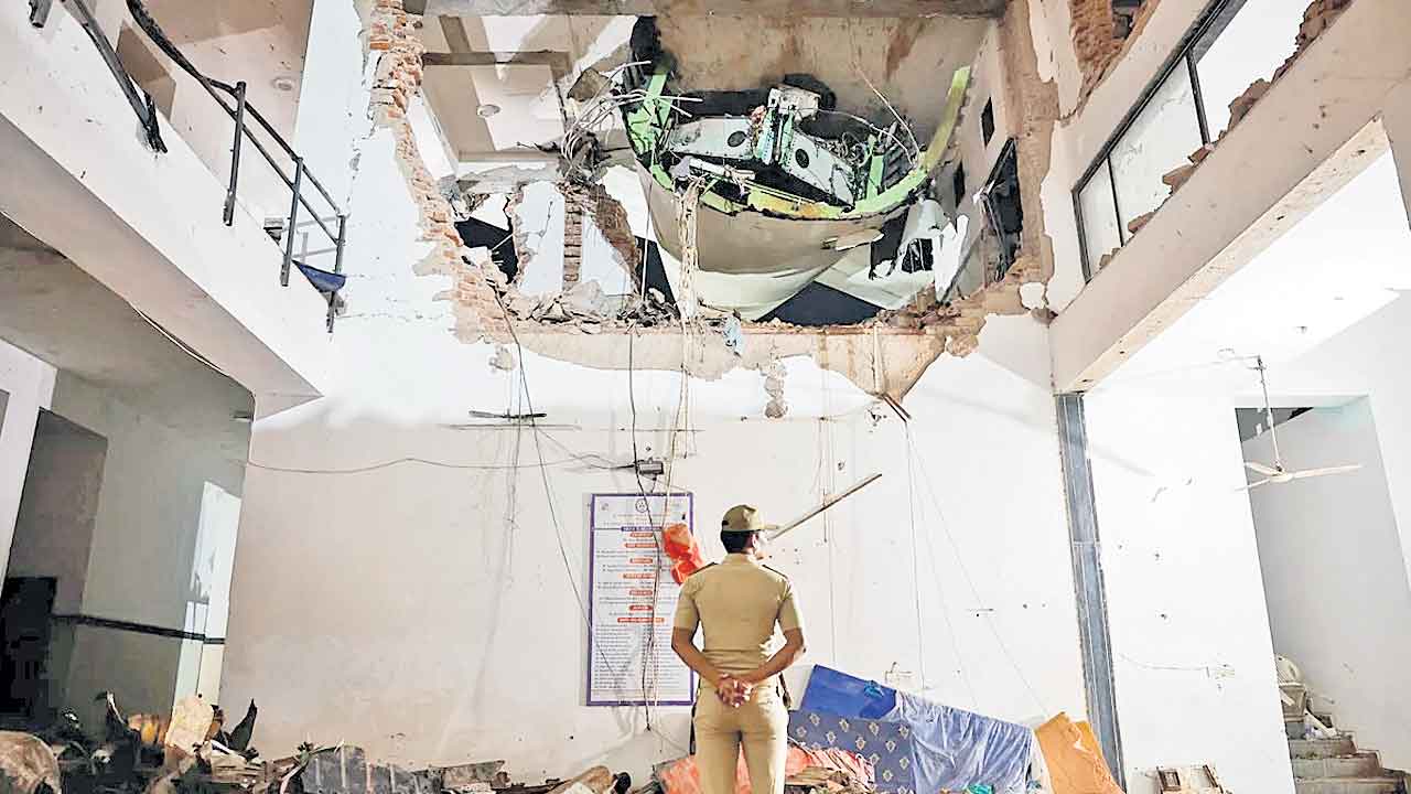 విమాన ప్రమాదంపై దర్యాప్తు ప్రారంభం