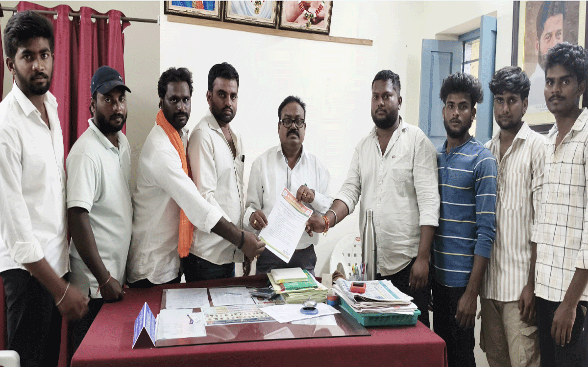 Kattangur : గ్రామీణ రోడ్లకు మరమ్మతులు చేపట్టాలి : బత్తిని నాగరాజు