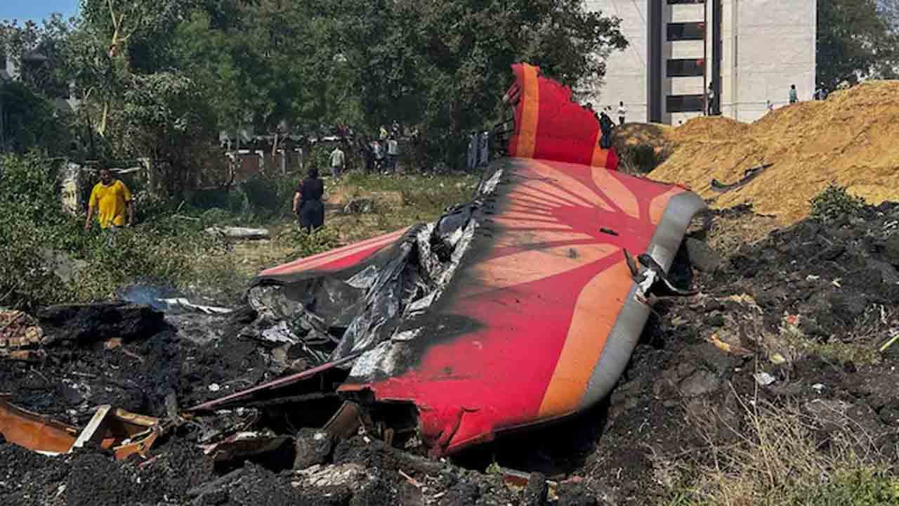 Ahmedabad Plane Crash | ఐదుగురి మృతదేహాలను గుర్తించిన అధికారులు.. కుటుంబ సభ్యులకు అప్పగింత
