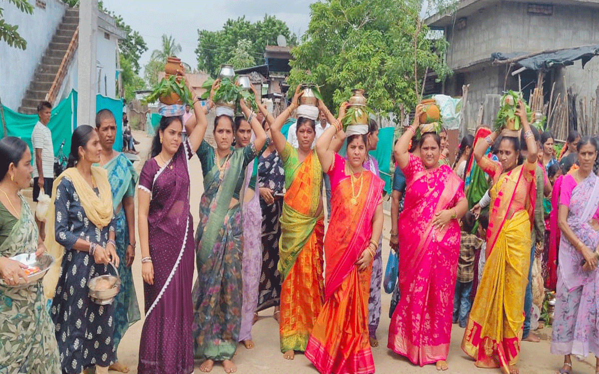 Karepalli : బొక్కలతండాలో బోనాల వేడుక