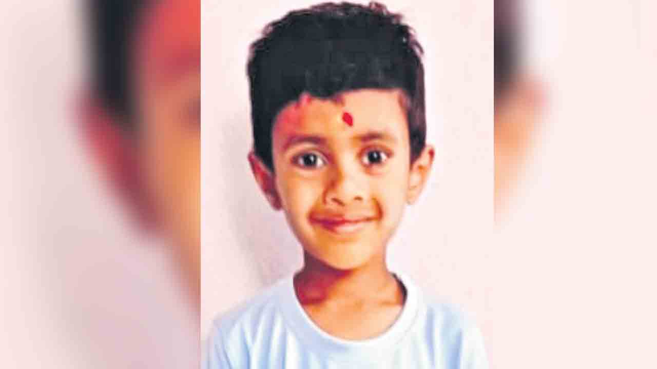 కన్నతల్లి కండ్ల ఎదుటే!