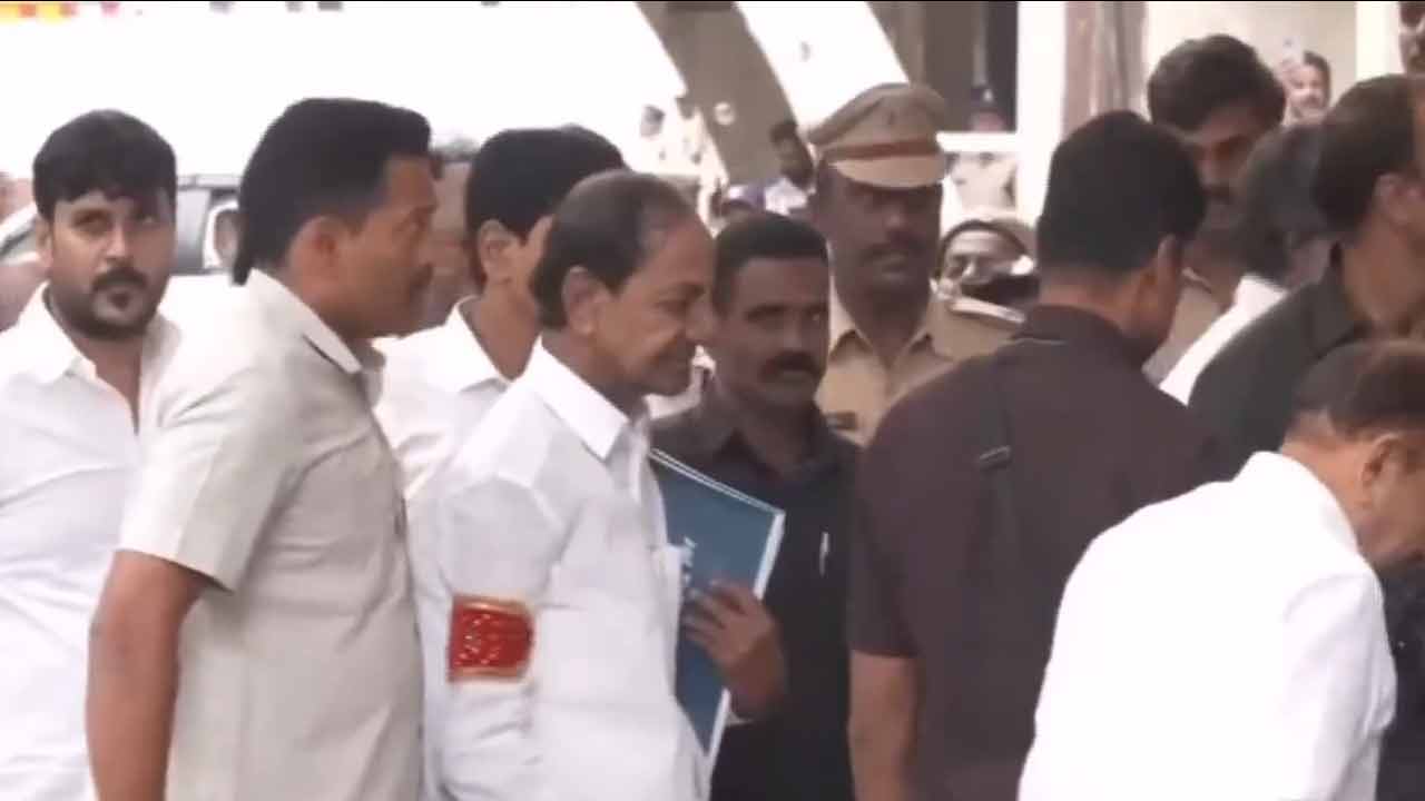 KCR | బీఆర్‌కే భ‌వ‌న్ చేరుకున్న కేసీఆర్.. మ‌రికాసేప‌ట్లో విచార‌ణ ప్రారంభం