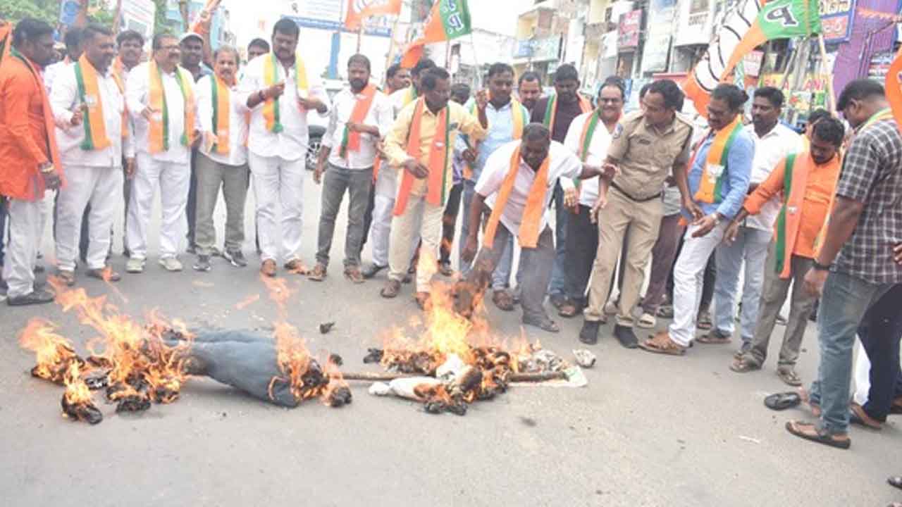 Parakala | పెంచిన బస్పాస్ చార్జీలను వెంటనే తగ్గించాలి : కొలను సంతోష్ రెడ్డి