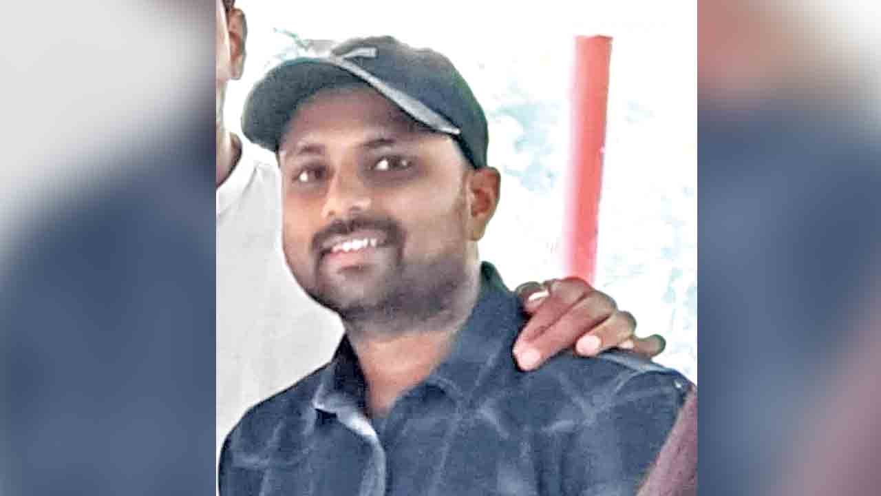 కవర్‌ కట్టుకొని.. హీలియం పీల్చి..