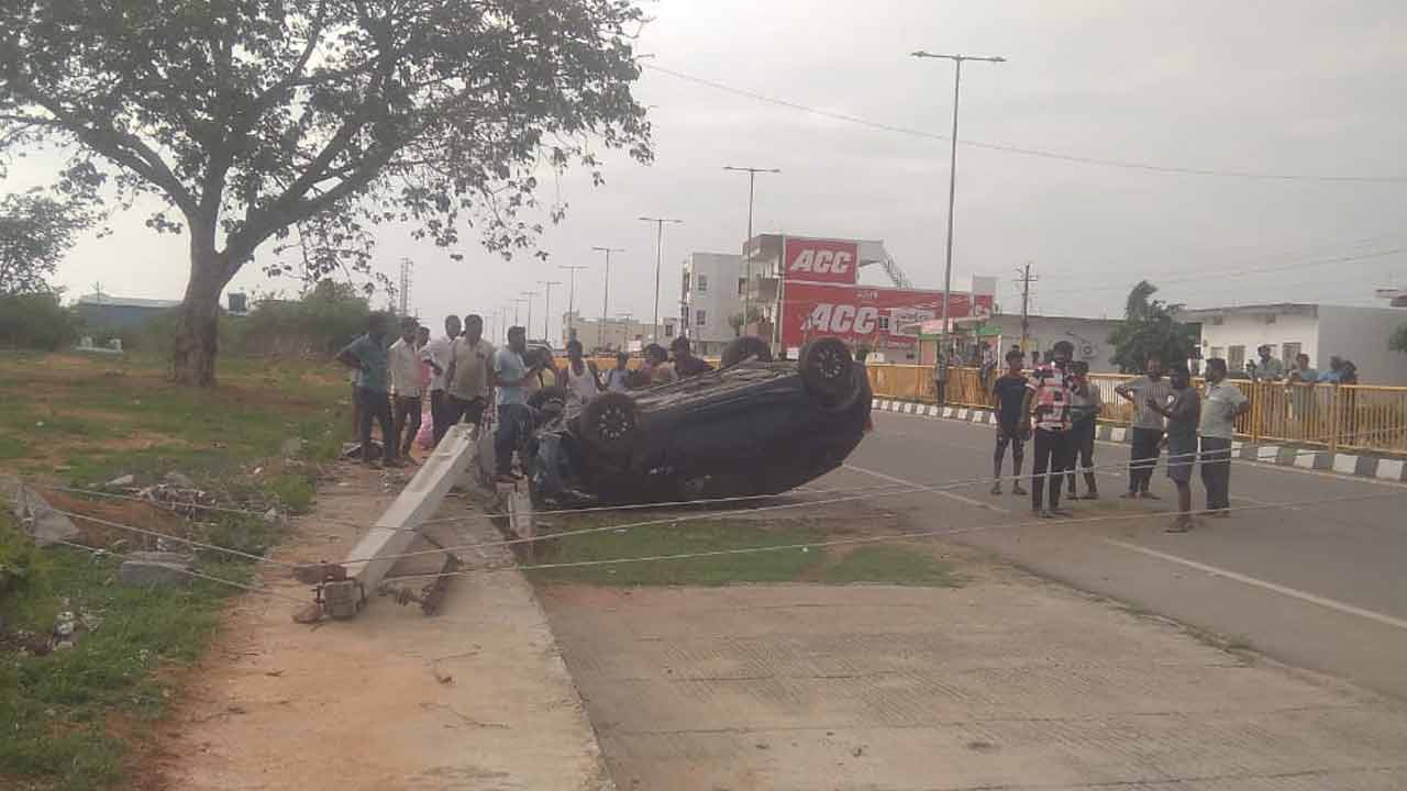 Car Accident | శ్రీశైలం హైవేపై ఘోర ప్ర‌మాదం.. కారు బోల్తా..