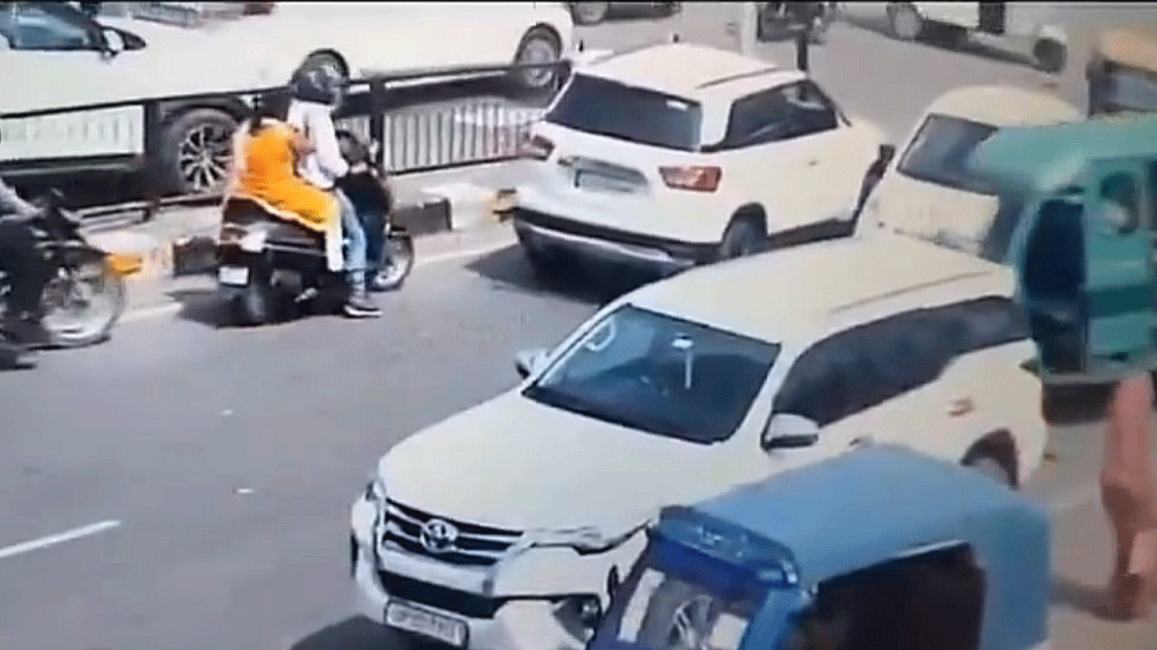 Uttar Pradesh: రాంగ్ రూట్లో కారు డ్రైవ్ చేస్తూ క‌ల్న‌ల్‌పై దాడి.. ప‌రారీలో పోలీసు ఇన్‌స్పెక్ట‌ర్.. వీడియో