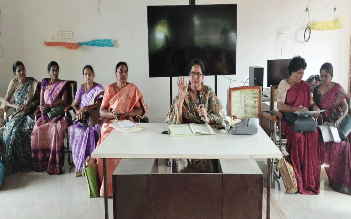 Karepalli : పోషణ్‌ ట్రాకర్‌లో లబ్ధిదారుల హాజరు నమోదు చేయాలి : సీడీపీఓ ద‌యామ‌ణి