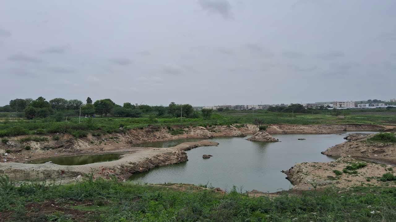 హైడ్రా వచ్చినా ఆగని కబ్జాలు.. రంగారెడ్డి జిల్లాలో జోరుగా చెరువులు, కుంటల ఆక్రమణ
