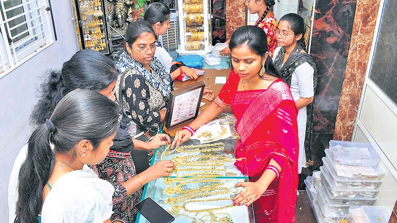 ఐదు వందలతో మొదలై.. ఐదు కోట్లకు చేరువై