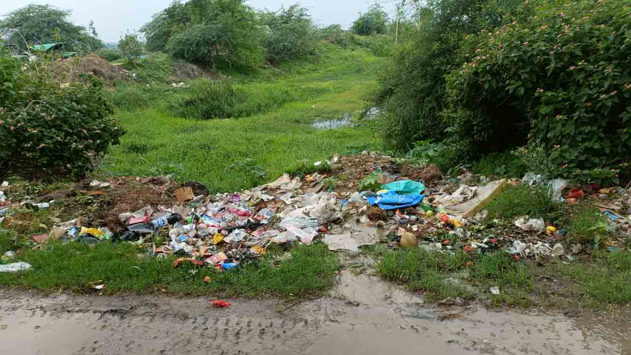 ఏడాదిగా ప్రత్యేక అధికారుల పాలన.. గ్రామాల్లో పారిశుధ్యం ఏది? 