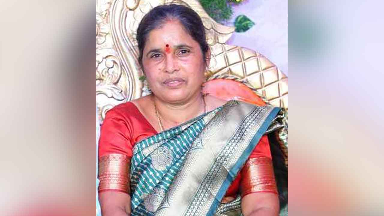 Woman dies | బైక్ నుంచి జారిపడి.. చికిత్స పొందుతూ మహిళ మృతి