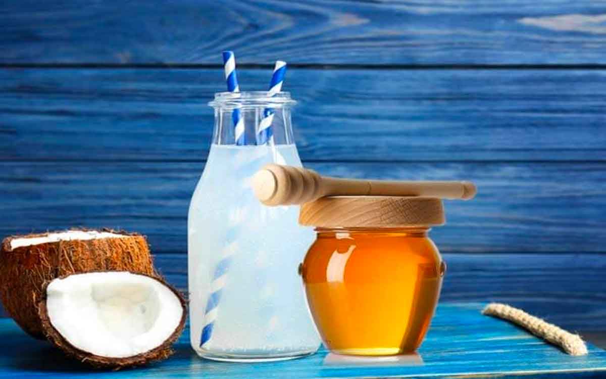 Coconut Water With Honey | కొబ్బ‌రినీళ్ల‌లో తేనె క‌లిపి తాగితే క‌లిగే అద్భుత‌మైన ప్ర‌యోజ‌నాలు ఇవే.. ఎప్పుడైనా ఇలా ట్రై చేశారా..?
