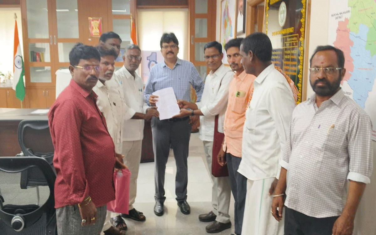 Ramannapet : కలెక్టర్ హ‌నుమంత‌రావుకు భూ బాధితుల వినతి