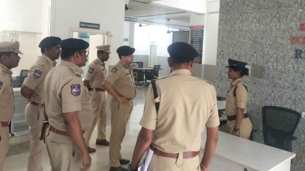 CP Avinash Mohanty | కేశంపేట పోలీస్‌ స్టేషన్‌ అకస్మిక తనిఖీ