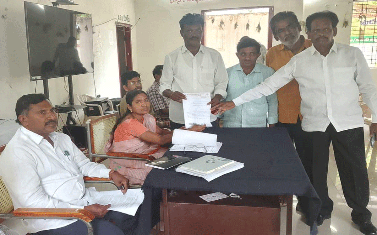 Bonakal : ‘వైరా-మధిర ప్రధాన రహదారి మరమ్మతులు వెంట‌నే చేపట్టాలి’