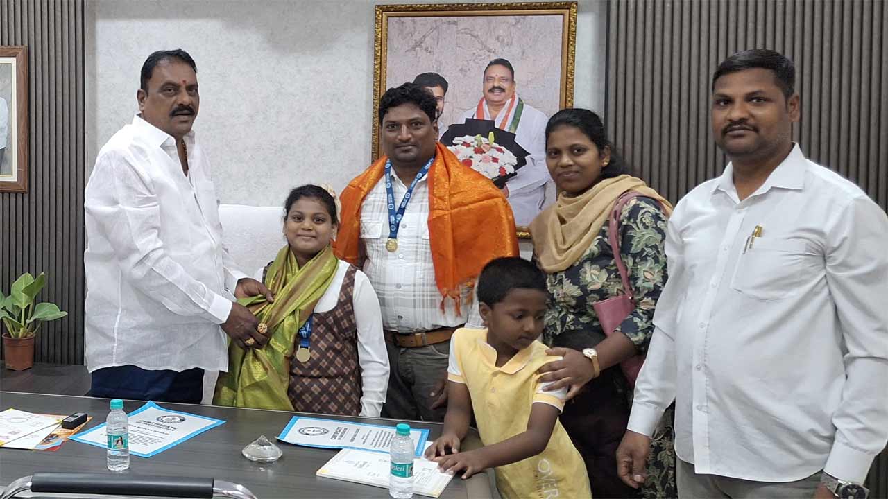 Hyderabad | సంగీతంలో తండ్రీకూతుళ్ల గిన్నిస్‌ రికార్డు