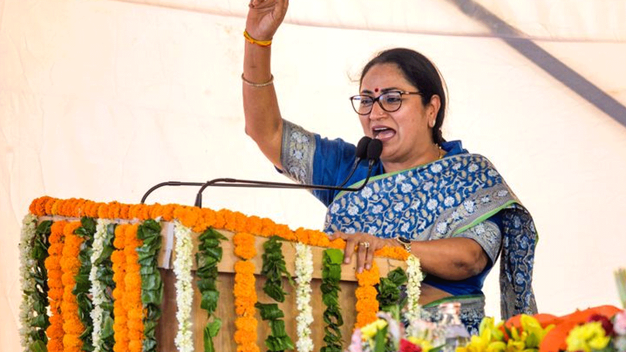 Delhi CM: ఢిల్లీ సీఎంకు బెదిరింపులు.. 25 ఏళ్ల వ్య‌క్తి అరెస్టు