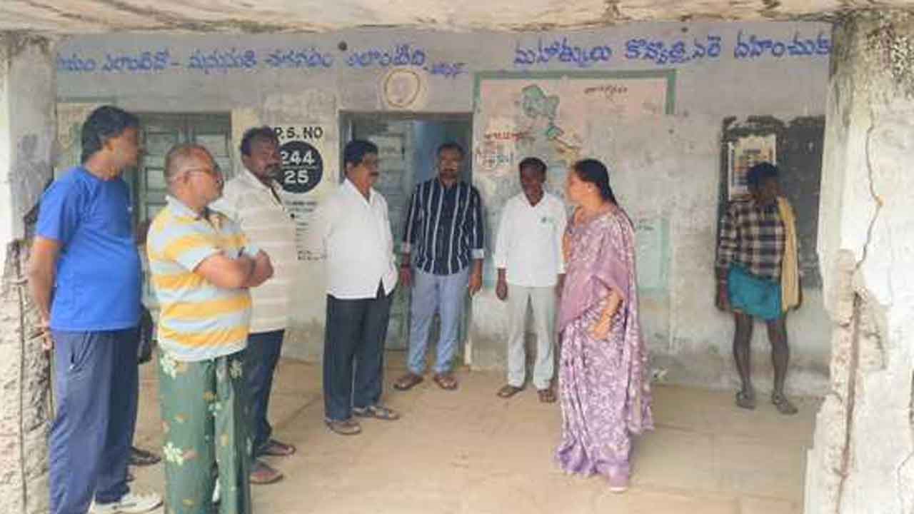 DEO Madhavi | ప్రభుత్వ ప్రాథమిక పాఠశాలను ప్రారంభించండి : డీఈవో మాధవి