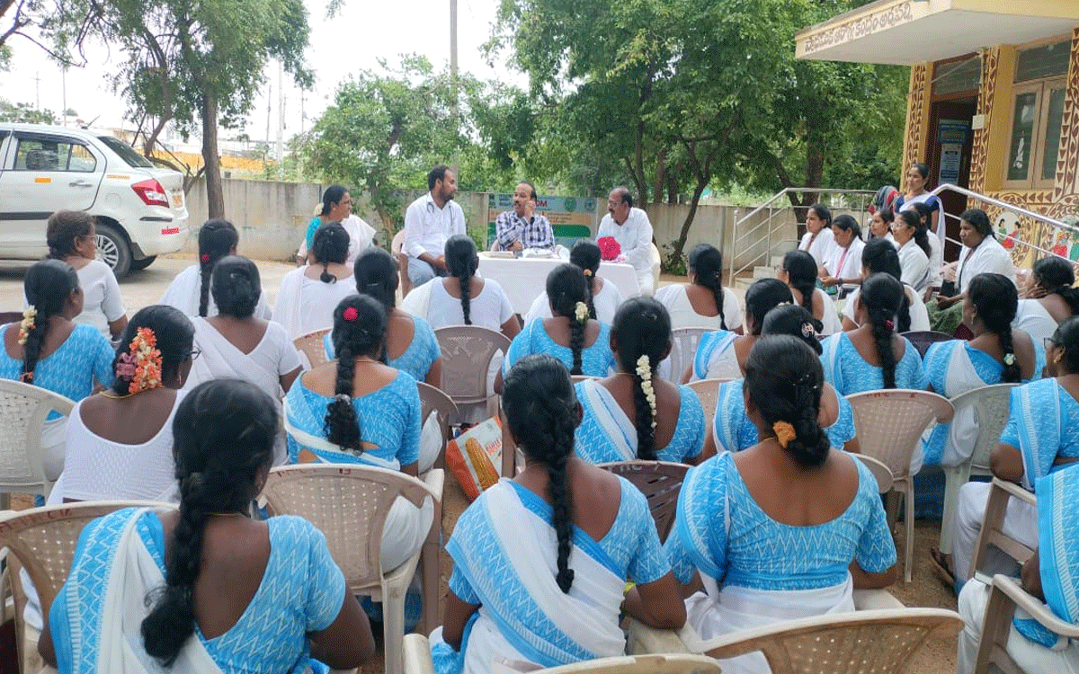 Aravapally : గ‌ర్భిణులు సహజ కాన్పు అయ్యేలా చూడాలి : డీఎంహెచ్ఓ డాక్టర్ చంద్రశేఖర్