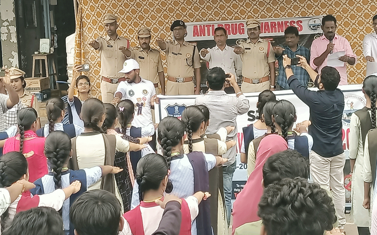 Palvancha : మ‌త్తుకు అల‌వాటు ప‌డితే భ‌విష్య‌త్ నాశ‌నం : డీఎస్పీ స‌తీశ్‌కుమార్‌