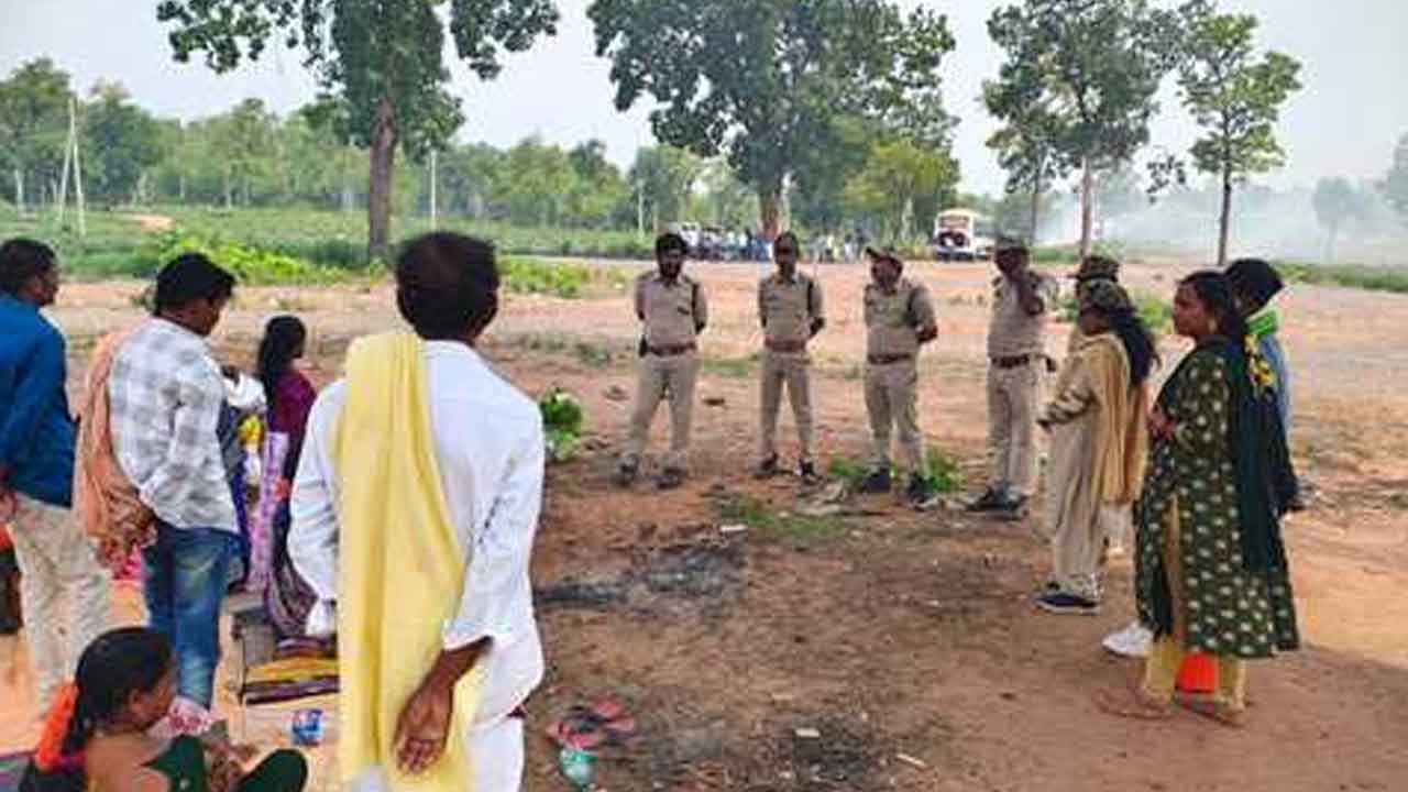 Eturunagaram sanctuary | ఏటూరునాగారం అభయారణ్యంలో ప్లాస్టిక్ వ్యర్థ పదార్థాల సేకరణ