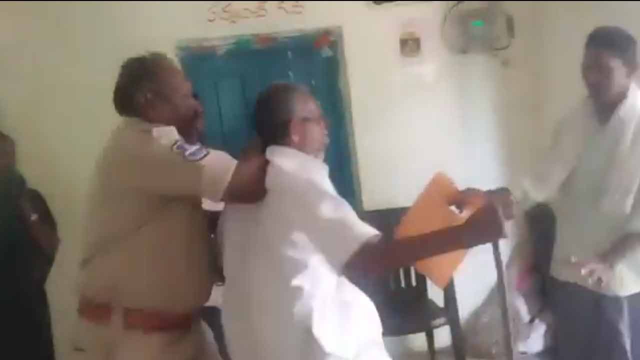 Harish Rao | వృద్ధ రైతు ప‌ట్ల ఇంత క‌ర్క‌శంగా వ్య‌వ‌హ‌రిస్తారా..? కాంగ్రెస్ స‌ర్కార్‌పై హ‌రీశ్‌రావు ఫైర్