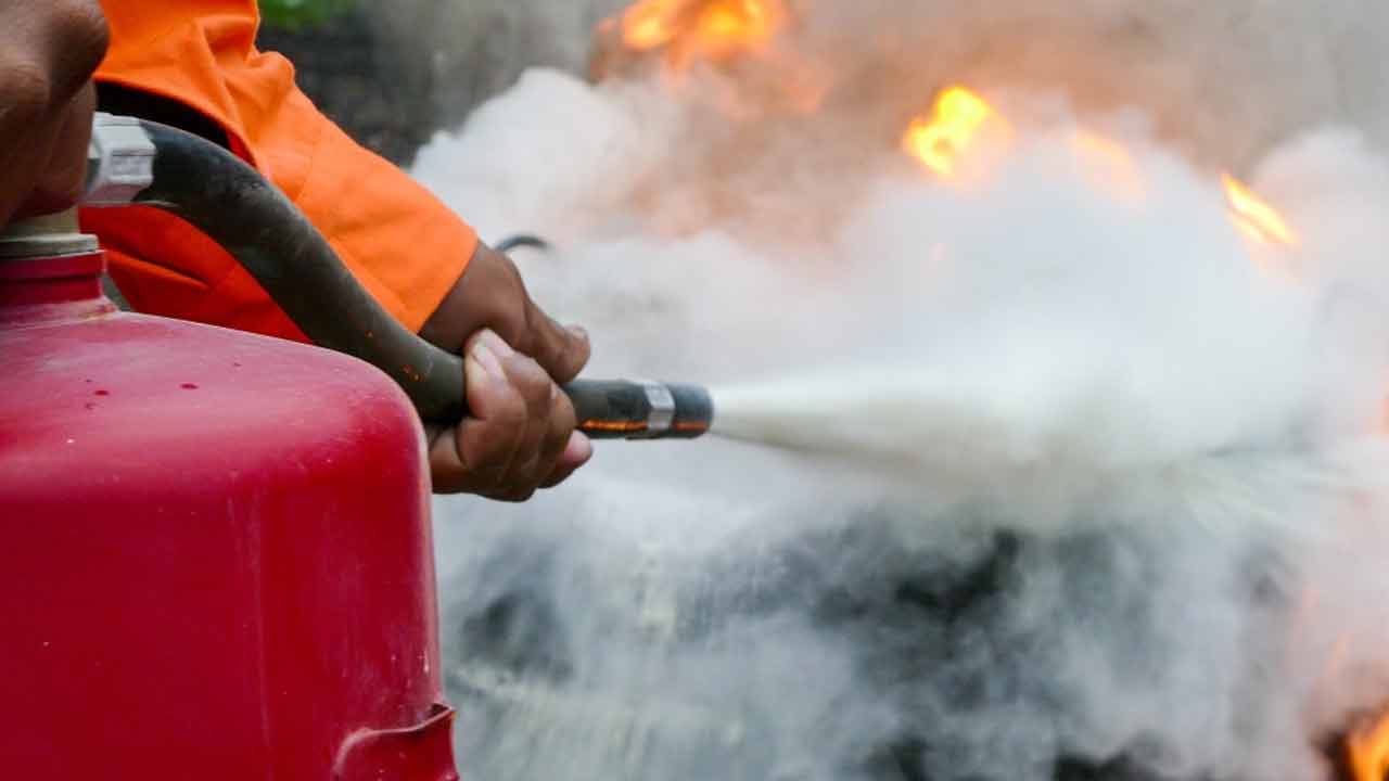 Yadadri | జై కేసారంలోని రసాయన పరిశ్రమలో అగ్ని ప్రమాదం.. మంటలార్పుతున్న సిబ్బంది