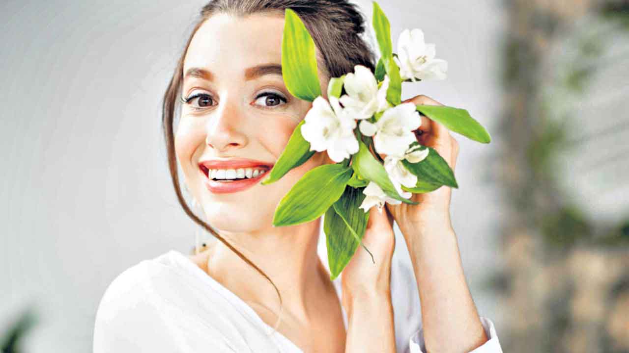 కుసుమాలు తాకగనే..